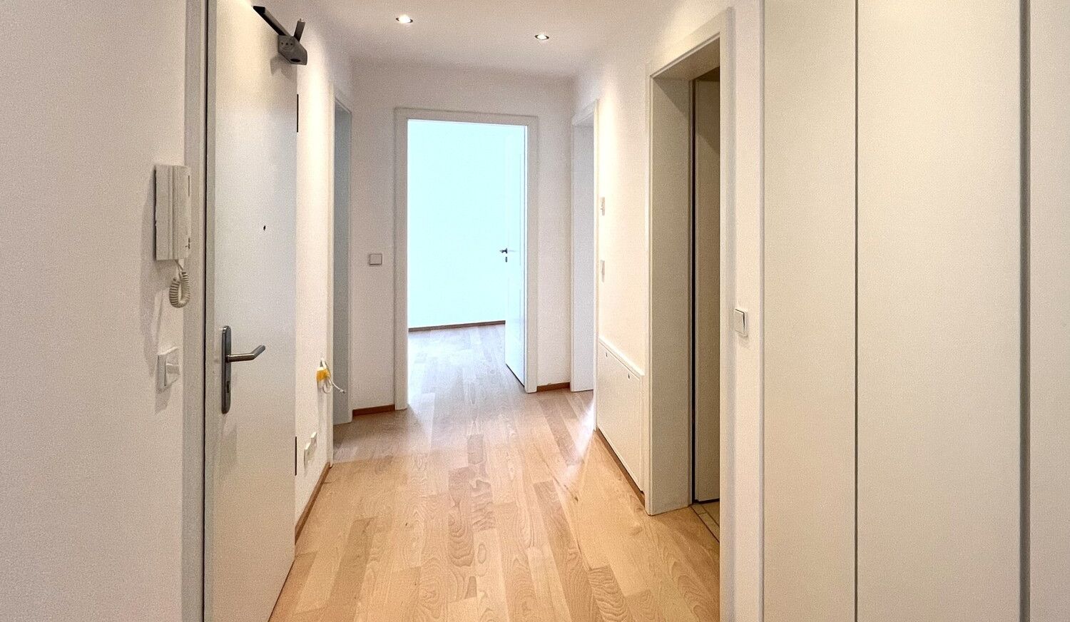 Flur mit Einbauschränken
