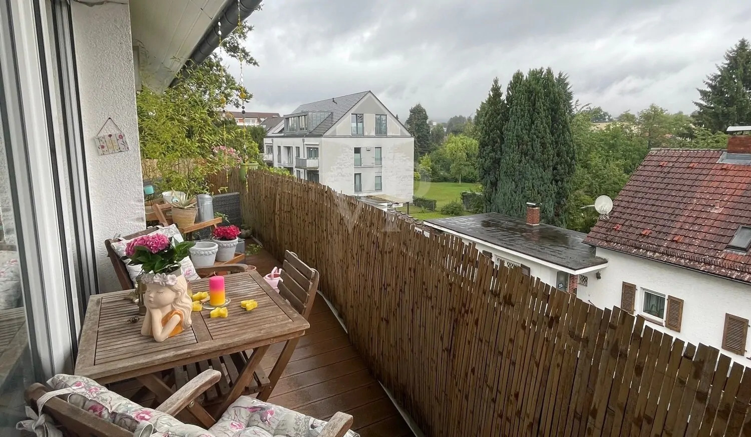 Balkon mit Blick Richtung Taunus