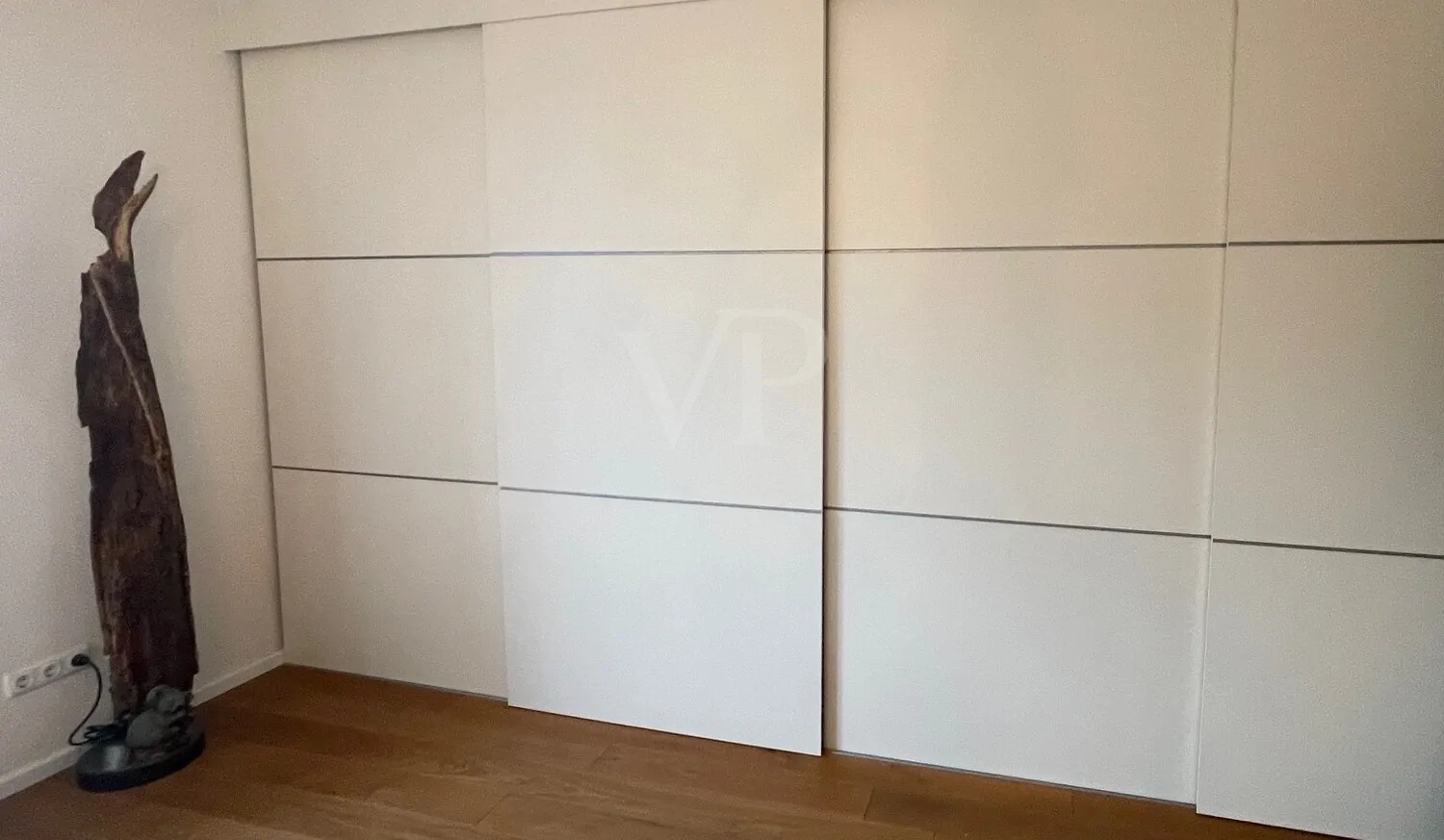 Geräumiger Einbauschrank