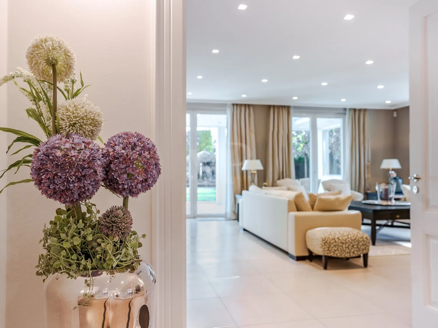 Entrée mit Gartenblick