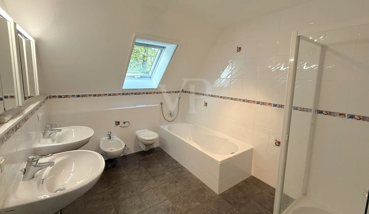Dusch- und Wannenbad 1. OG
