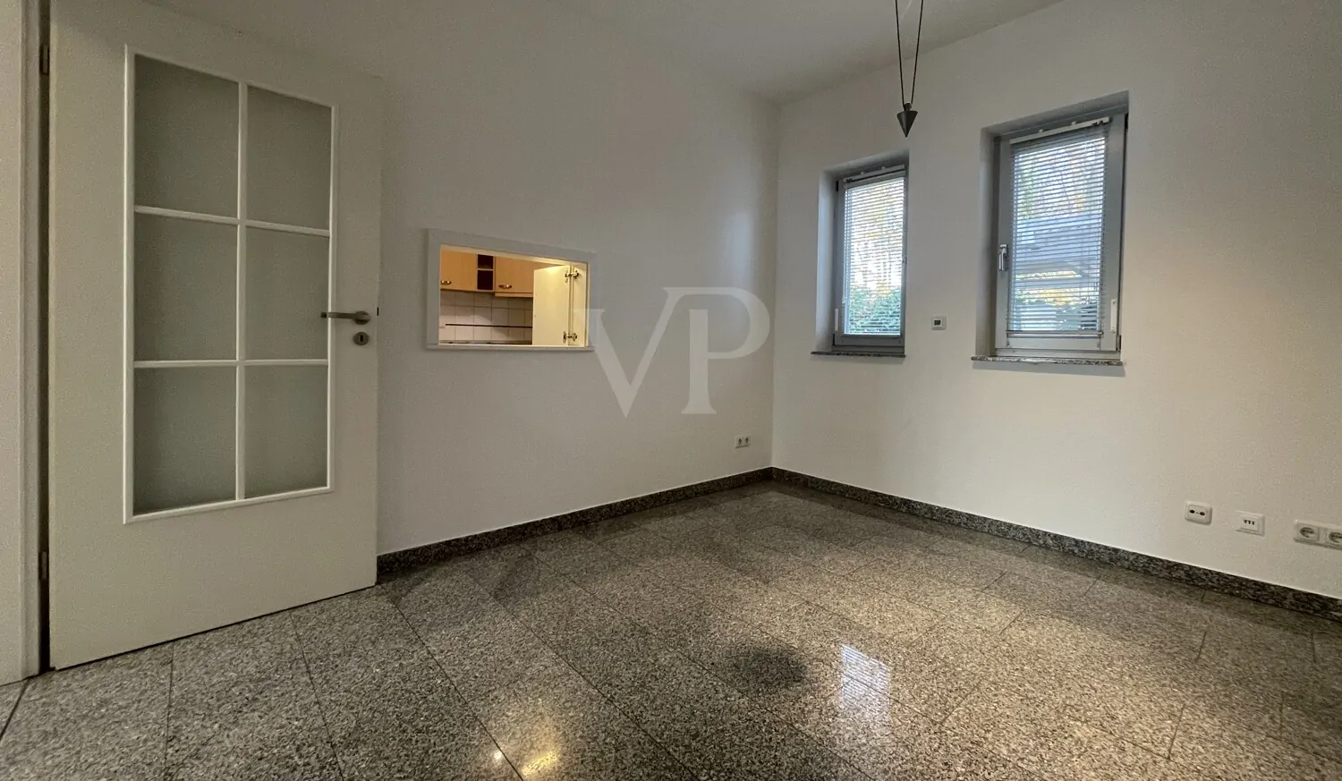 Esszimmer mit Durchreiche