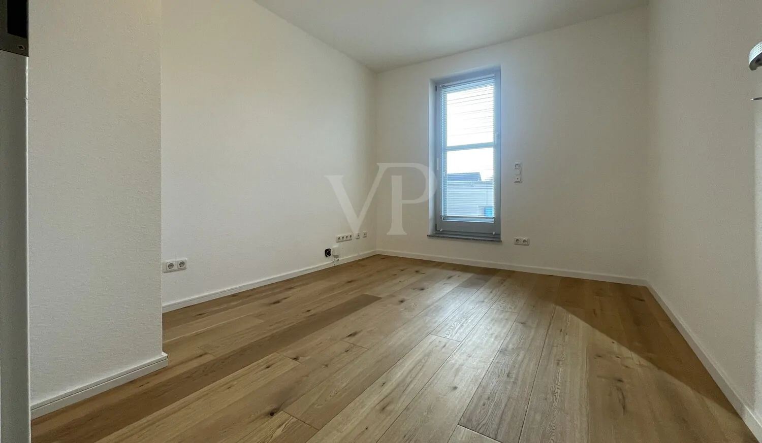 Schlafzimmer 2 mit Zugang zum Balkon