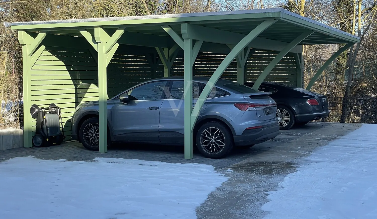 Carport und Aussenstellplatz