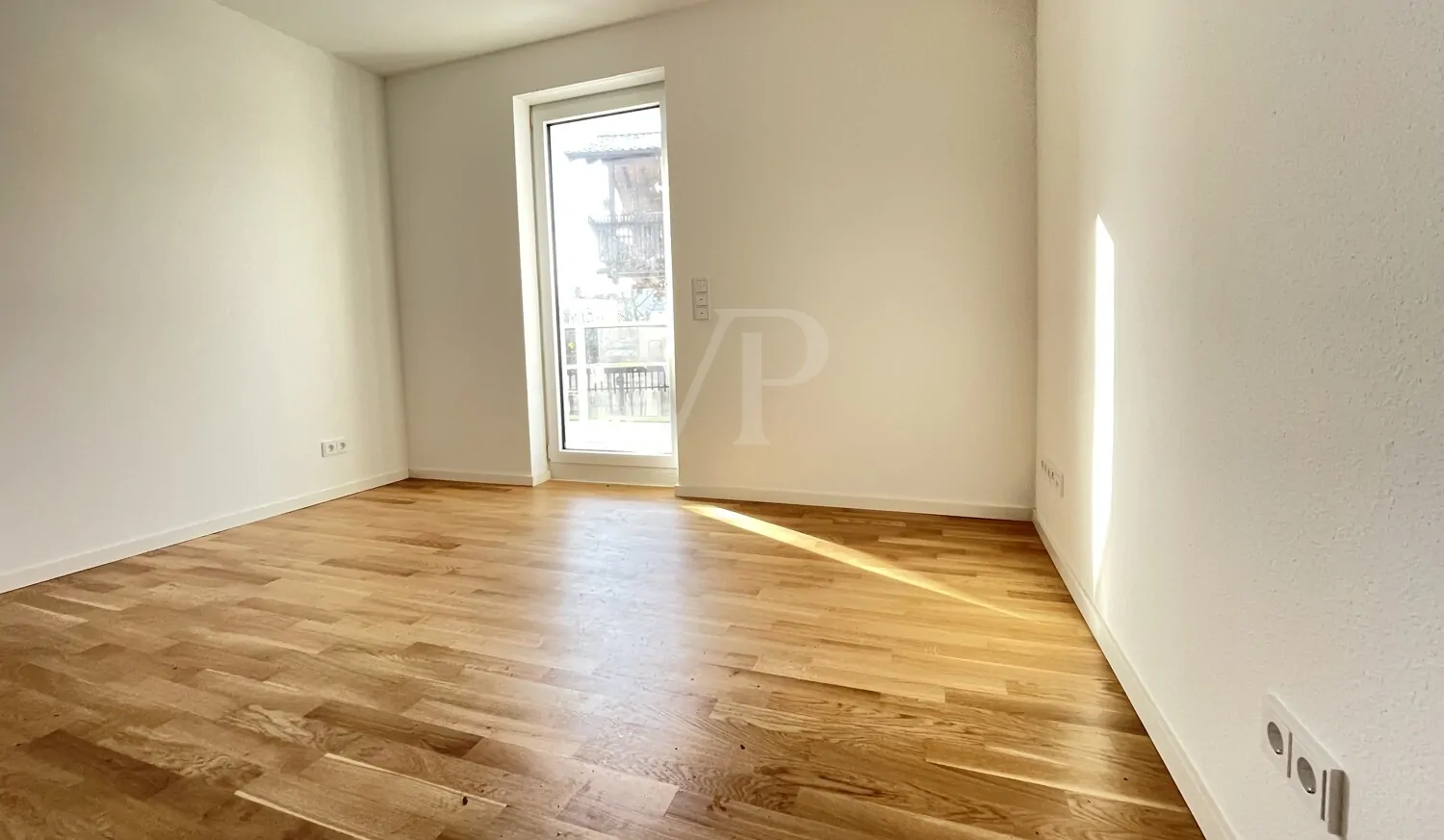 Schlafzimmer mit Ausgang auf den Balkon