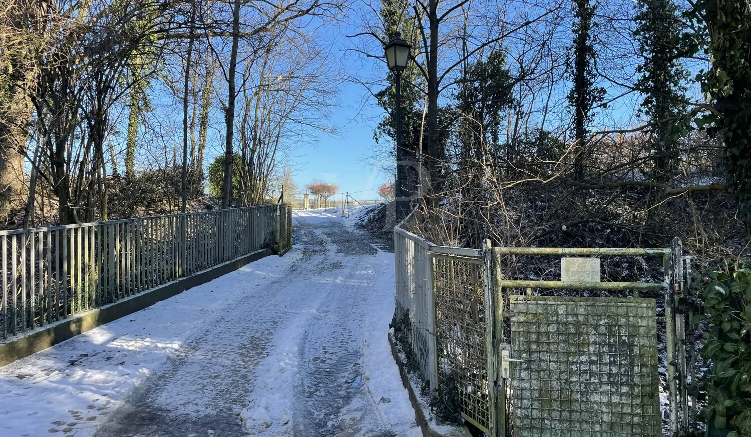Kirdorfer Feld über Brücke