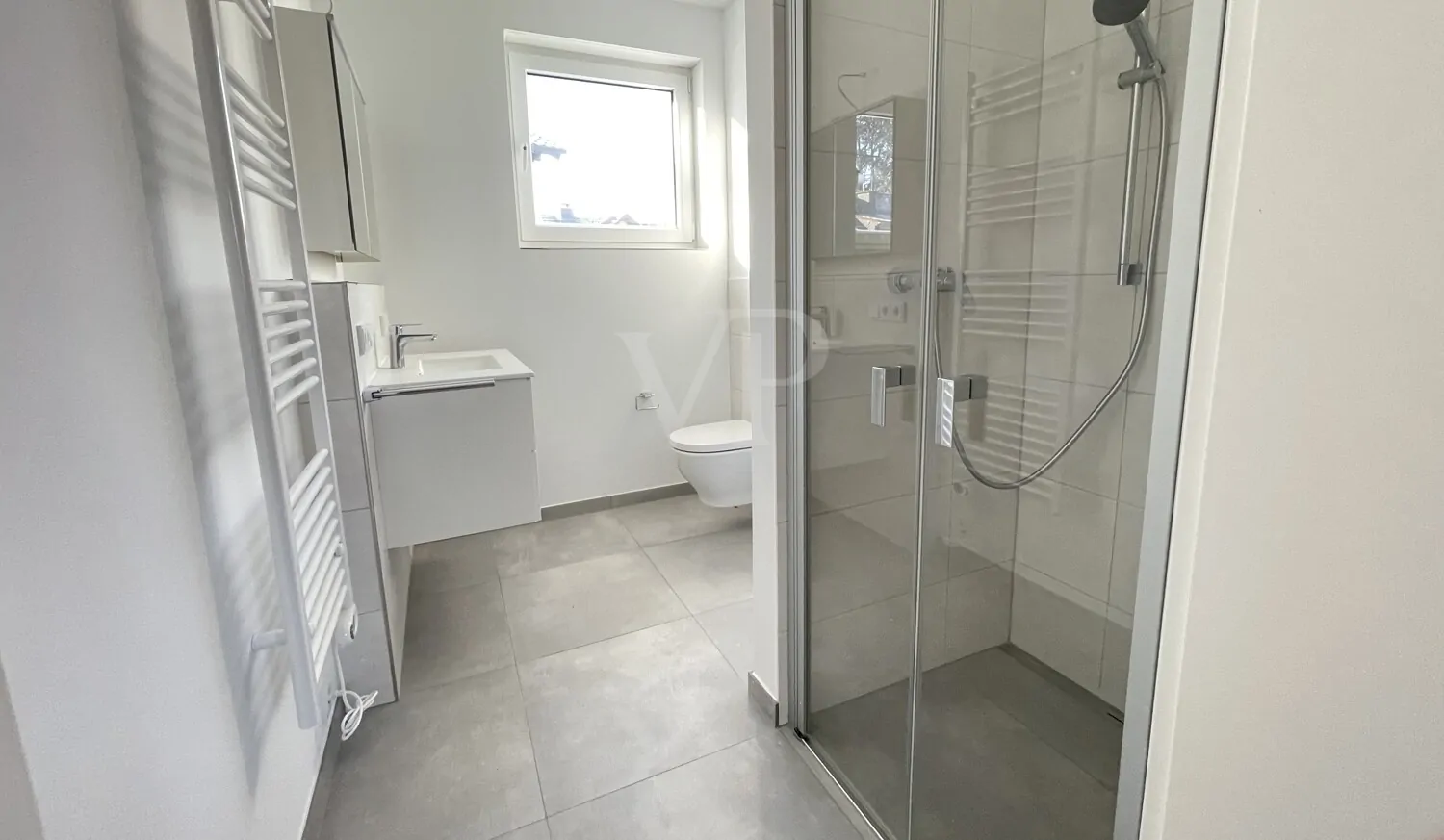 Tageslicht Bad mit großer Dusche