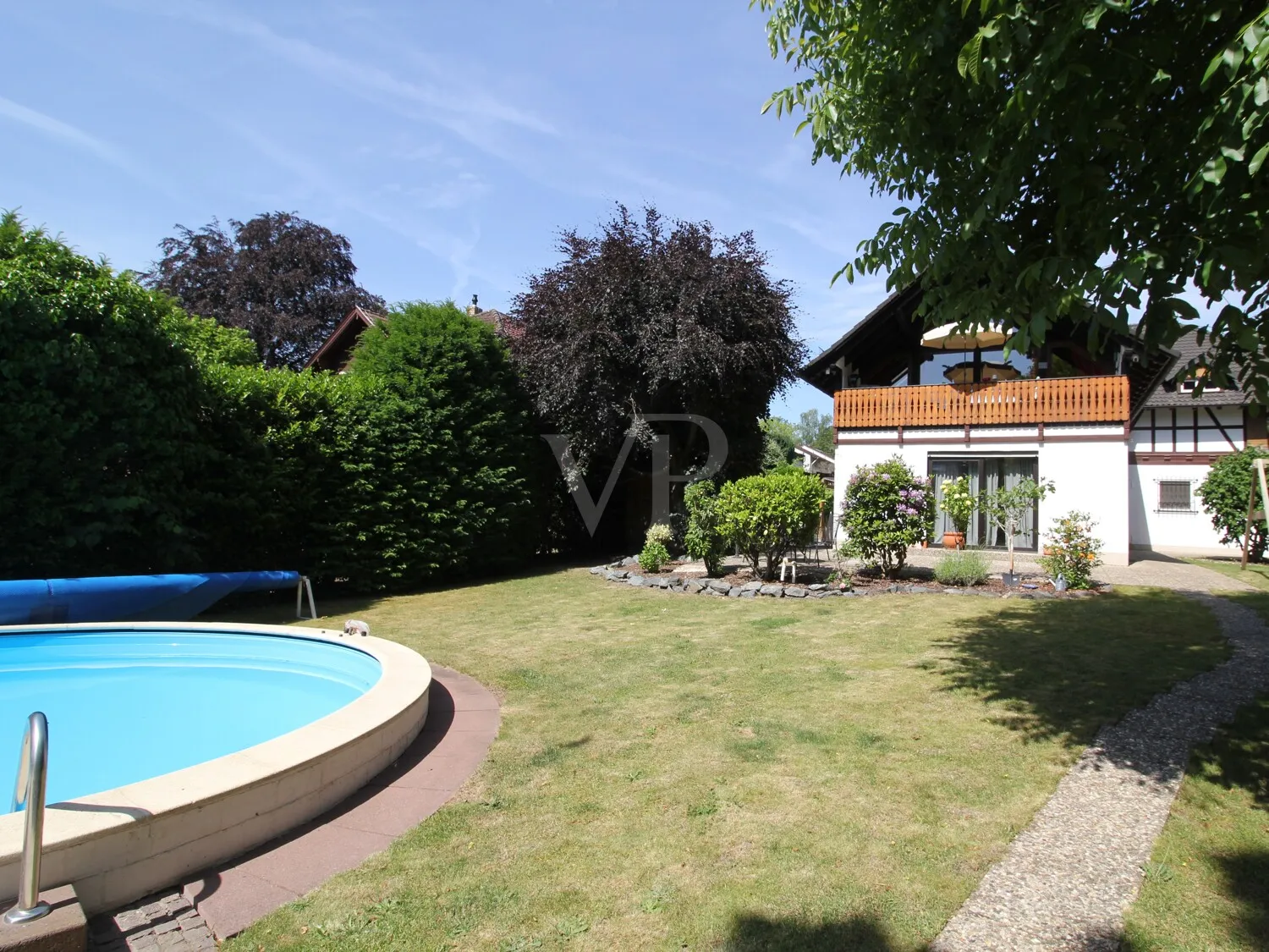 Garten mit Außenpool