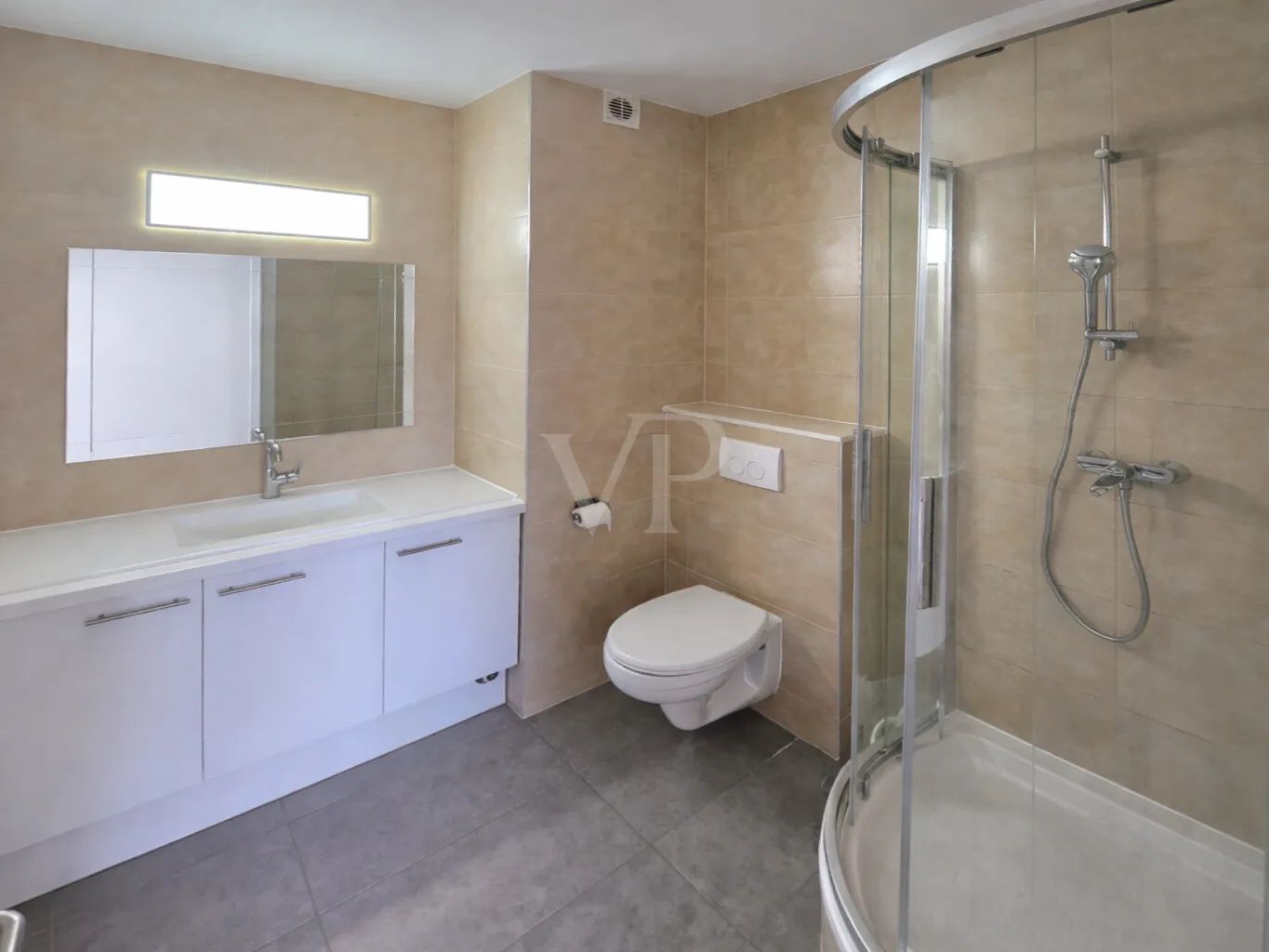 Bad mit Dusche