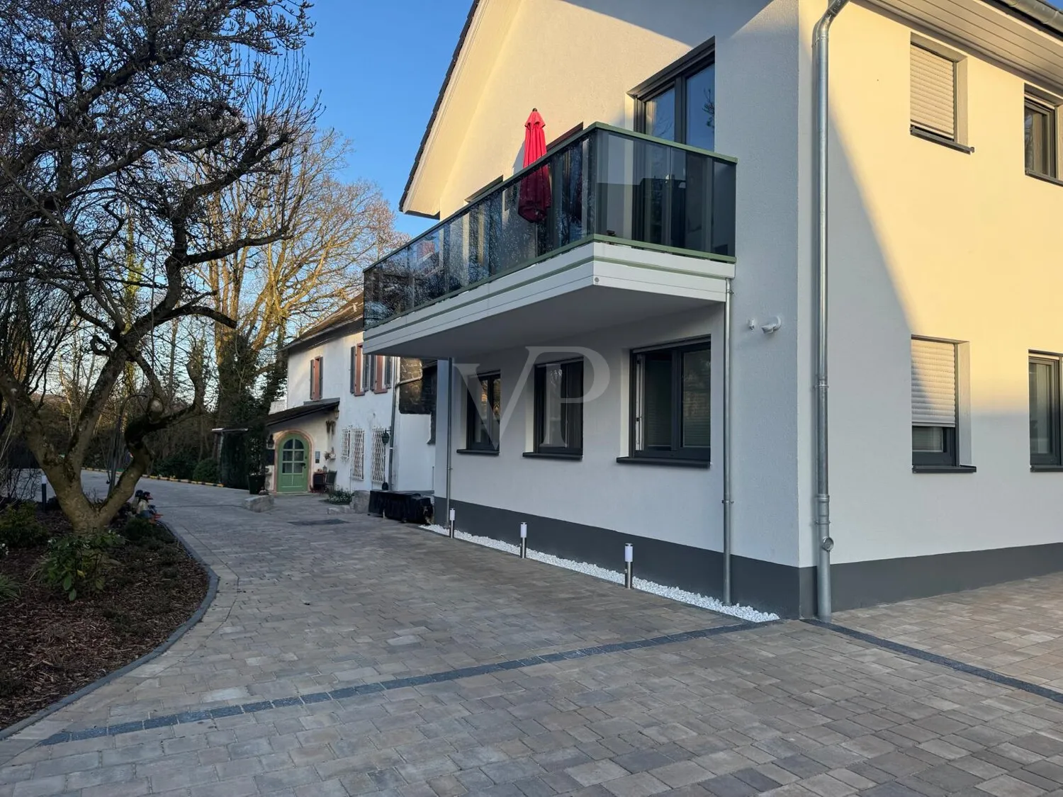 Privateinfahrt zum Carport