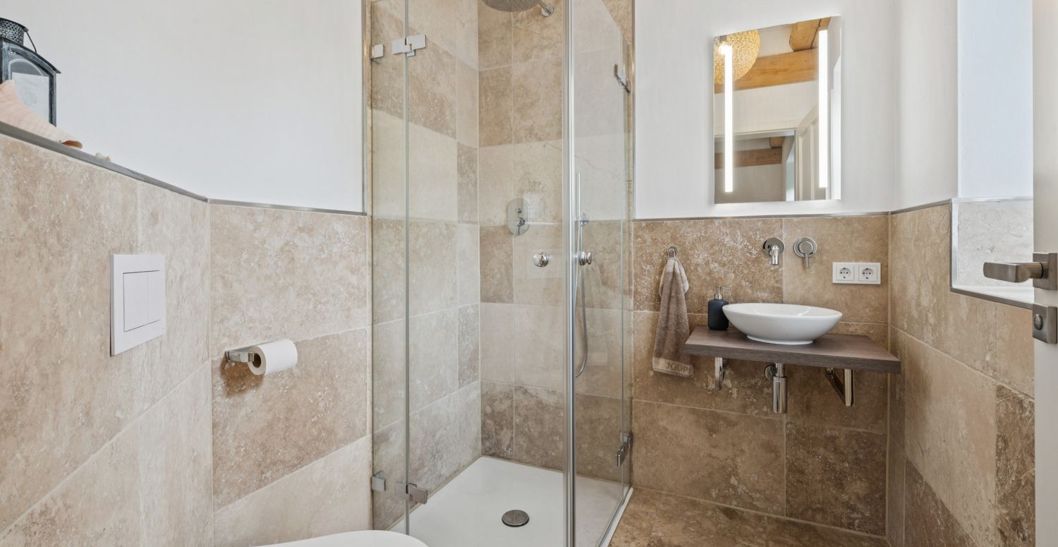 Gäste-WC mit Dusche