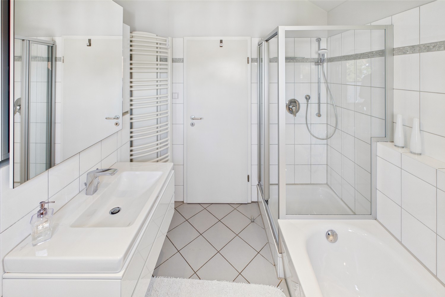 Badezimmer mit Fenster