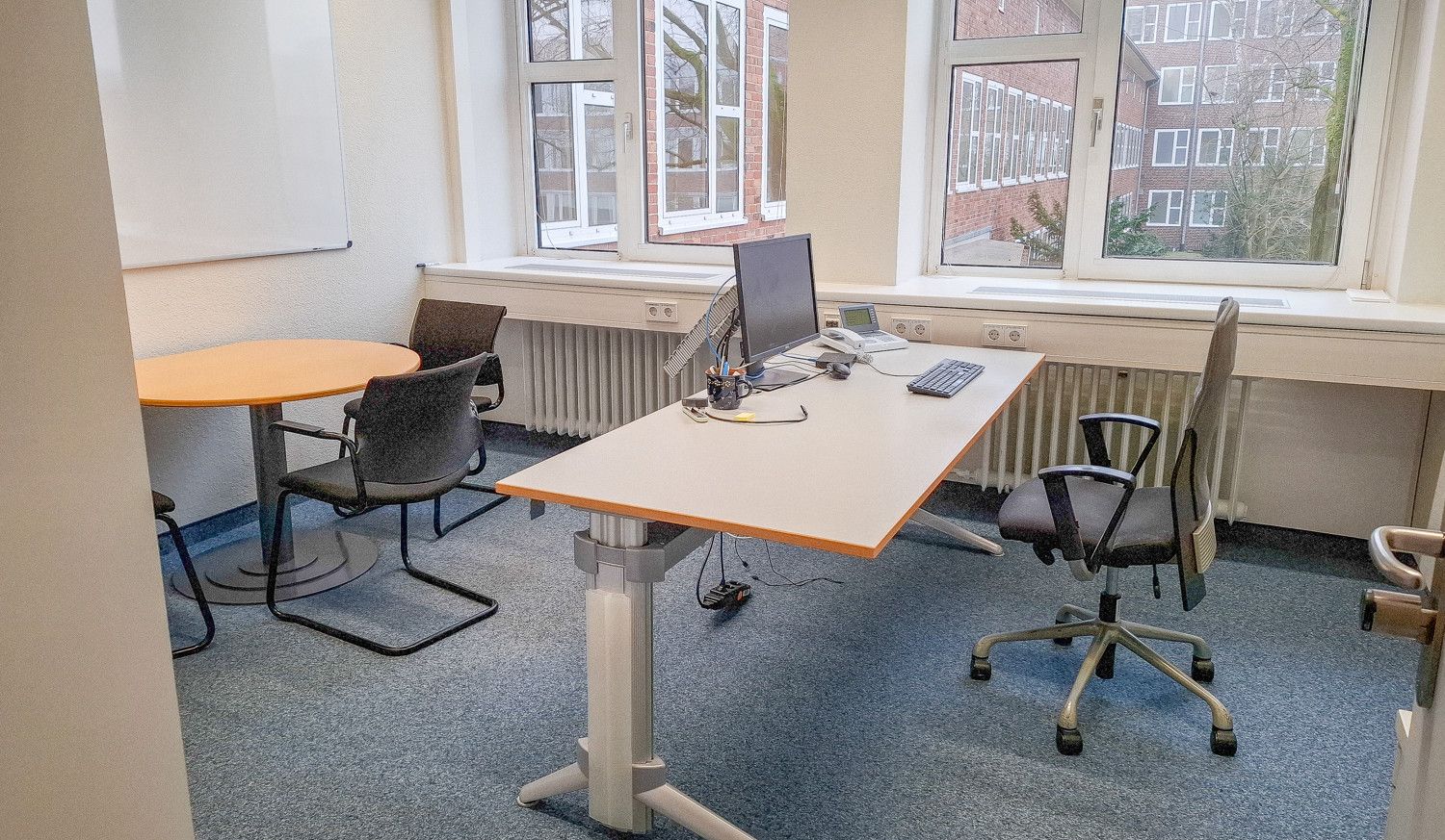 Büro 1