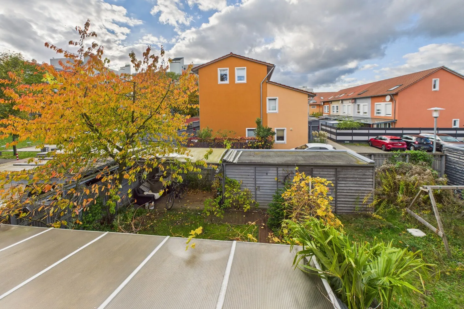 Aussicht in den Garten aus dem OG