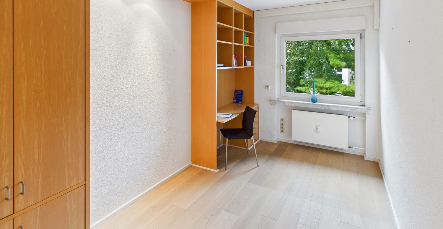 Schlafzimmer links