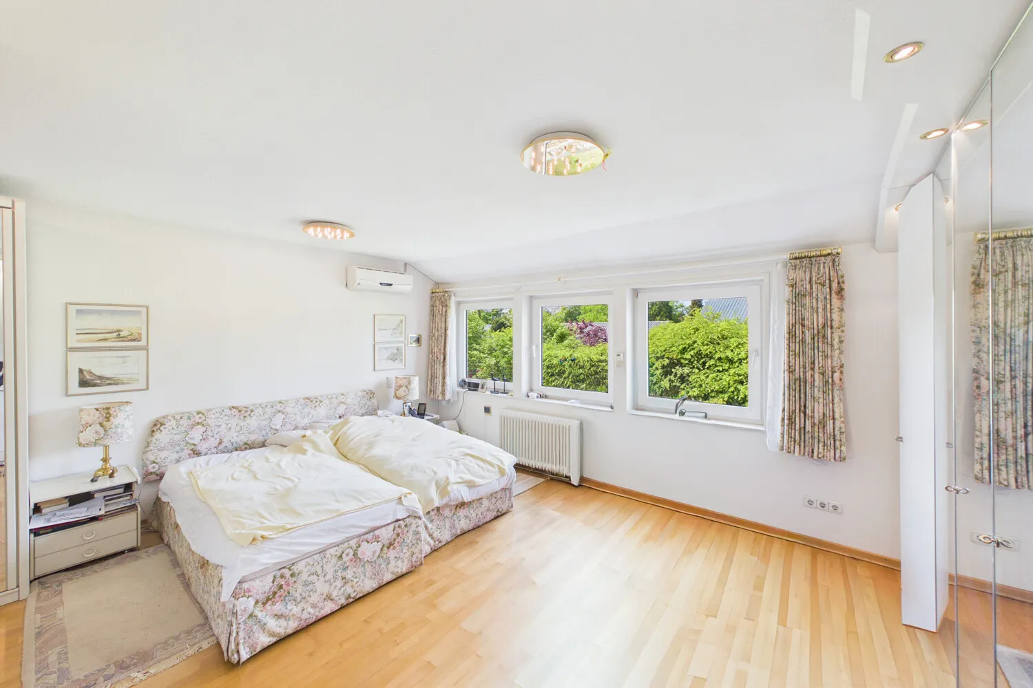Schlafzimmer 1