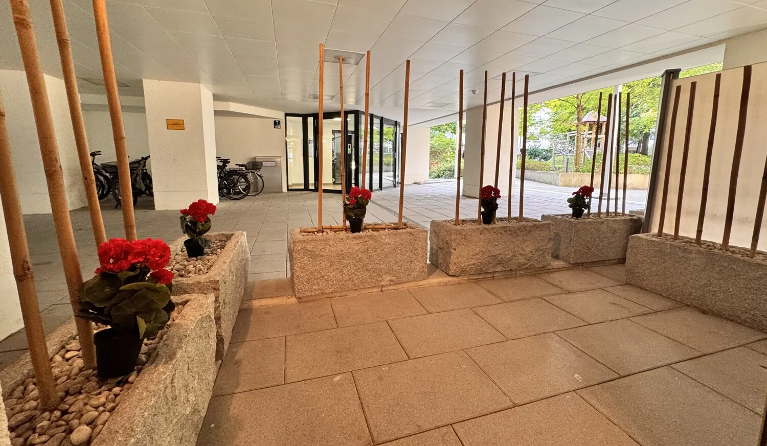 Freisitz mit Blick in den Innenhof