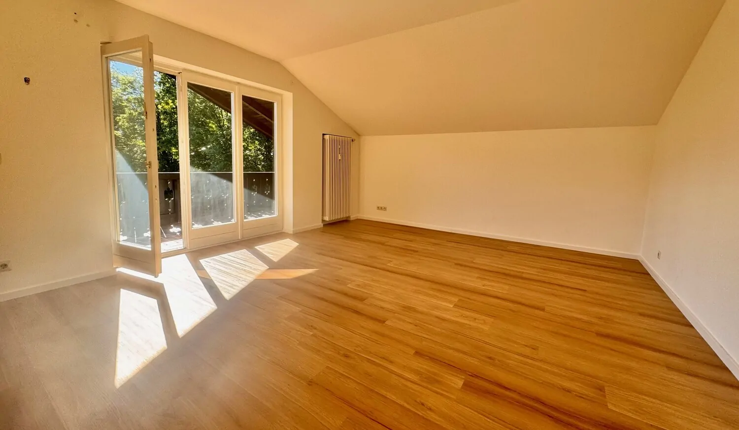 Wohnbereich mit Balkonzugang