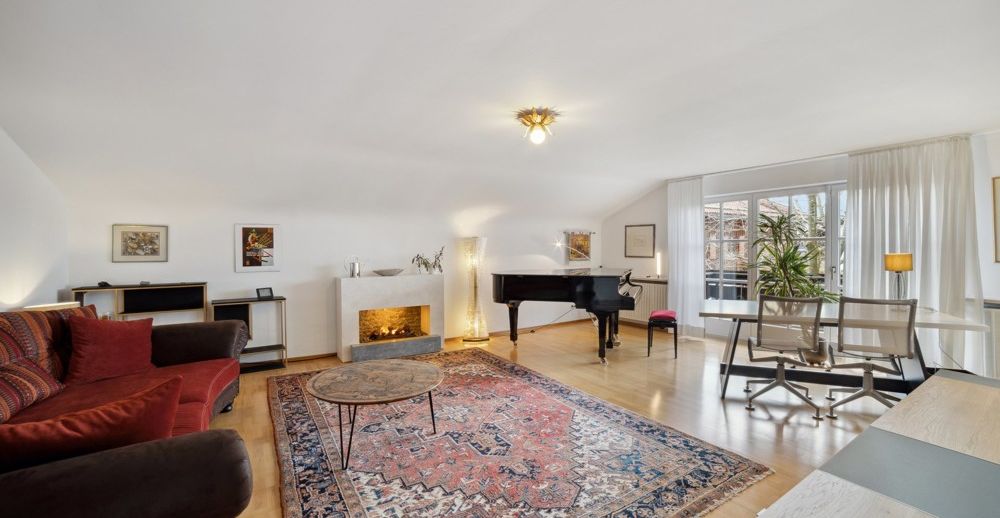 Musikzimmer mit Balkon