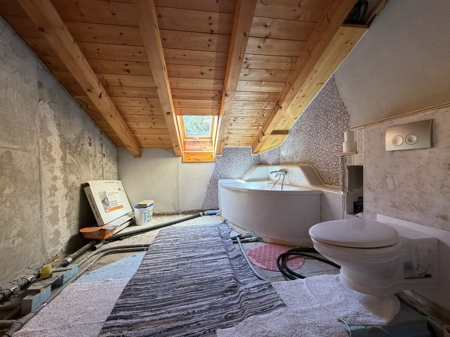 Badezimmer Dachgeschoss-Ist Zustand