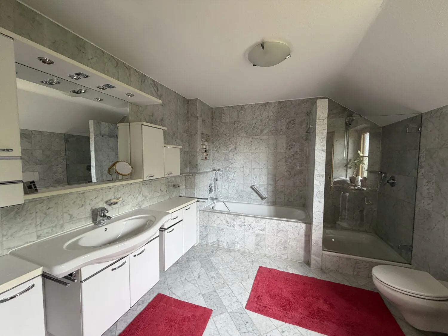 Badezimmer 1.OG