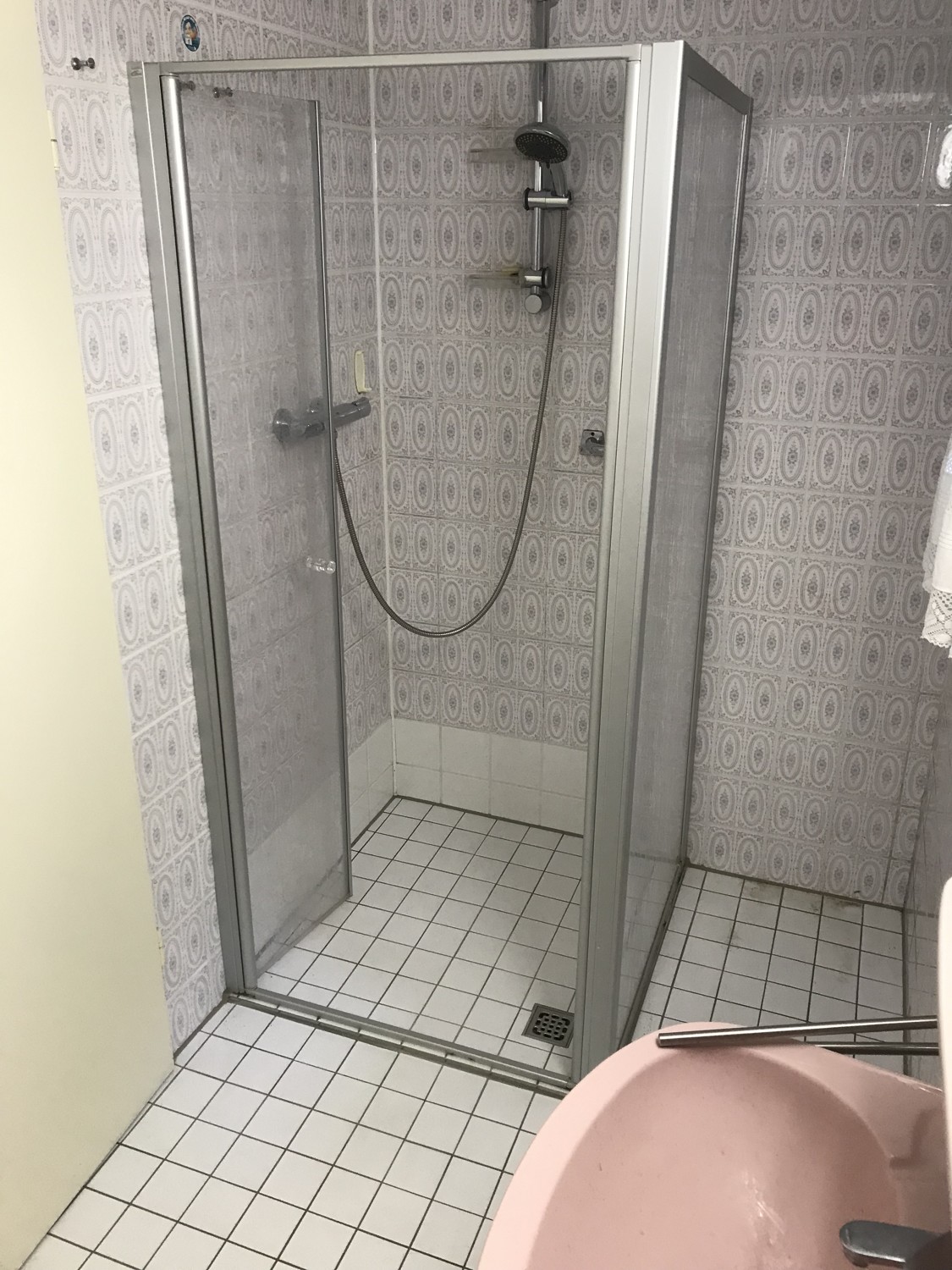 bodentiefe Dusche im Kellergeschoss