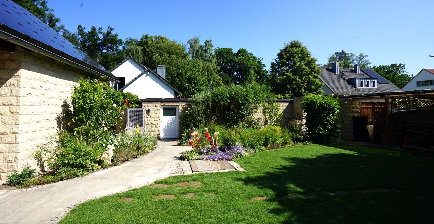 Garten mit Zuwegung