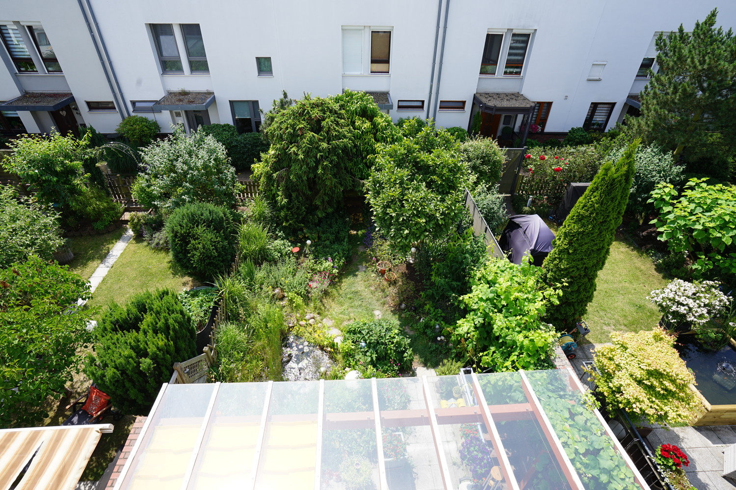Blick vom Dachgeschoss in den Garten