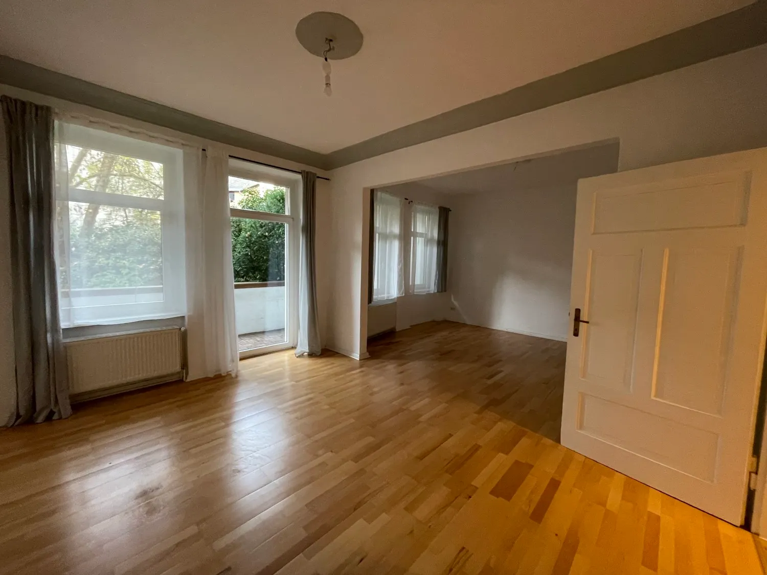 Wohnzimmer im EG links
