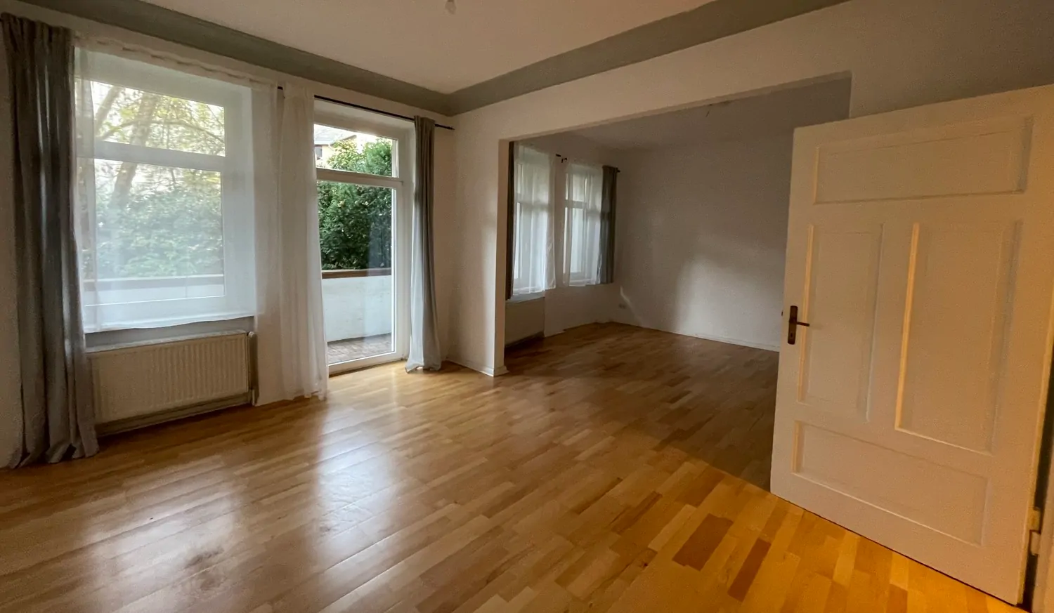 Wohnzimmer im EG links