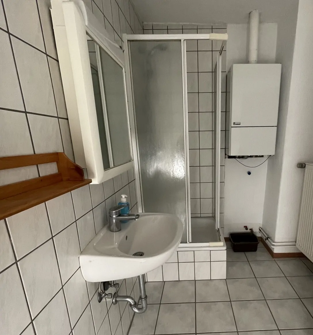 Badezimmer DG links