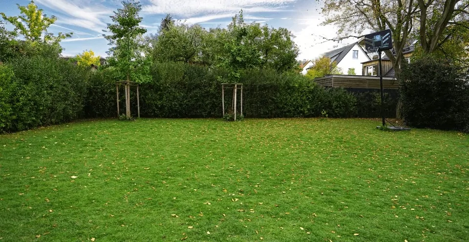 eingefriedeter Garten