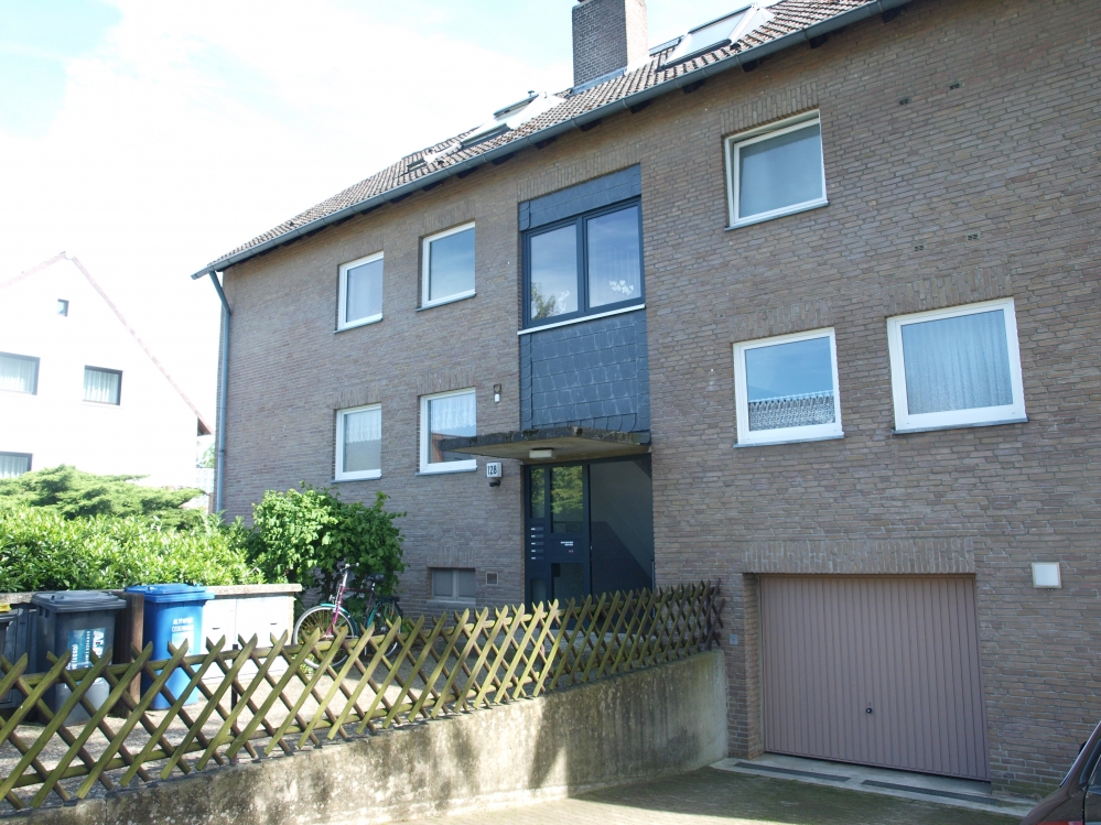 Großzügige Mietwohnung mit Balkon und Garage