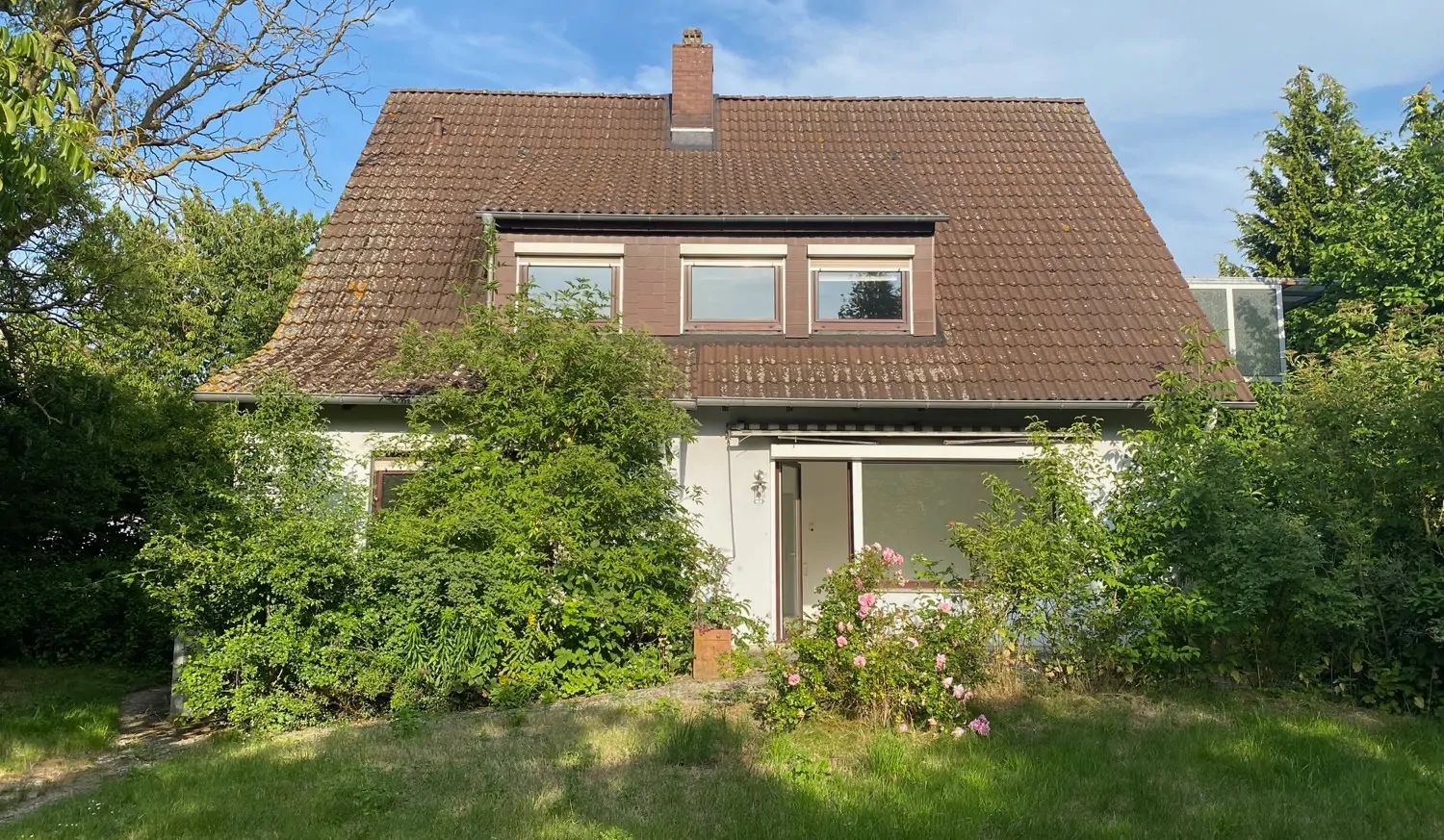 Westansicht des Gebäudes