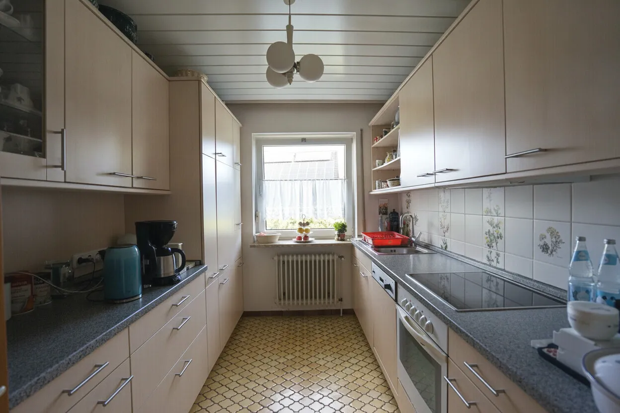 Solides Einfamilienhaus mit Wintergarten, Keller und Garage in ruhiger und zentraler Lage