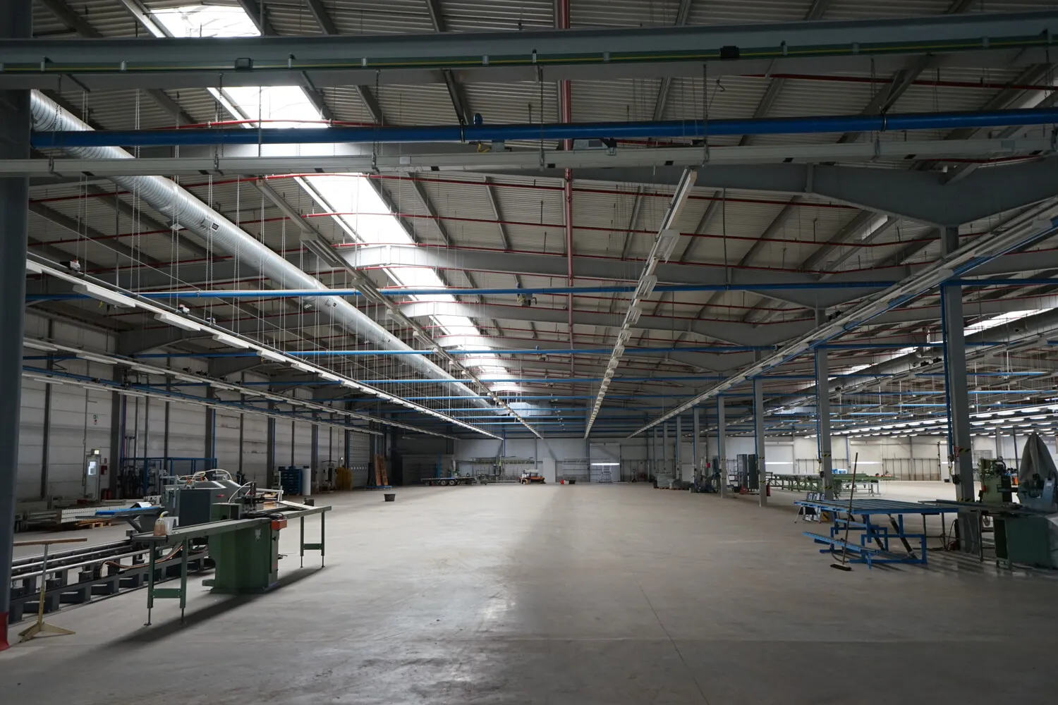 Großzügiges und Modernes Industriegrundstück mit Büro-, Produktions- und Lagerhallen direkt an der A2