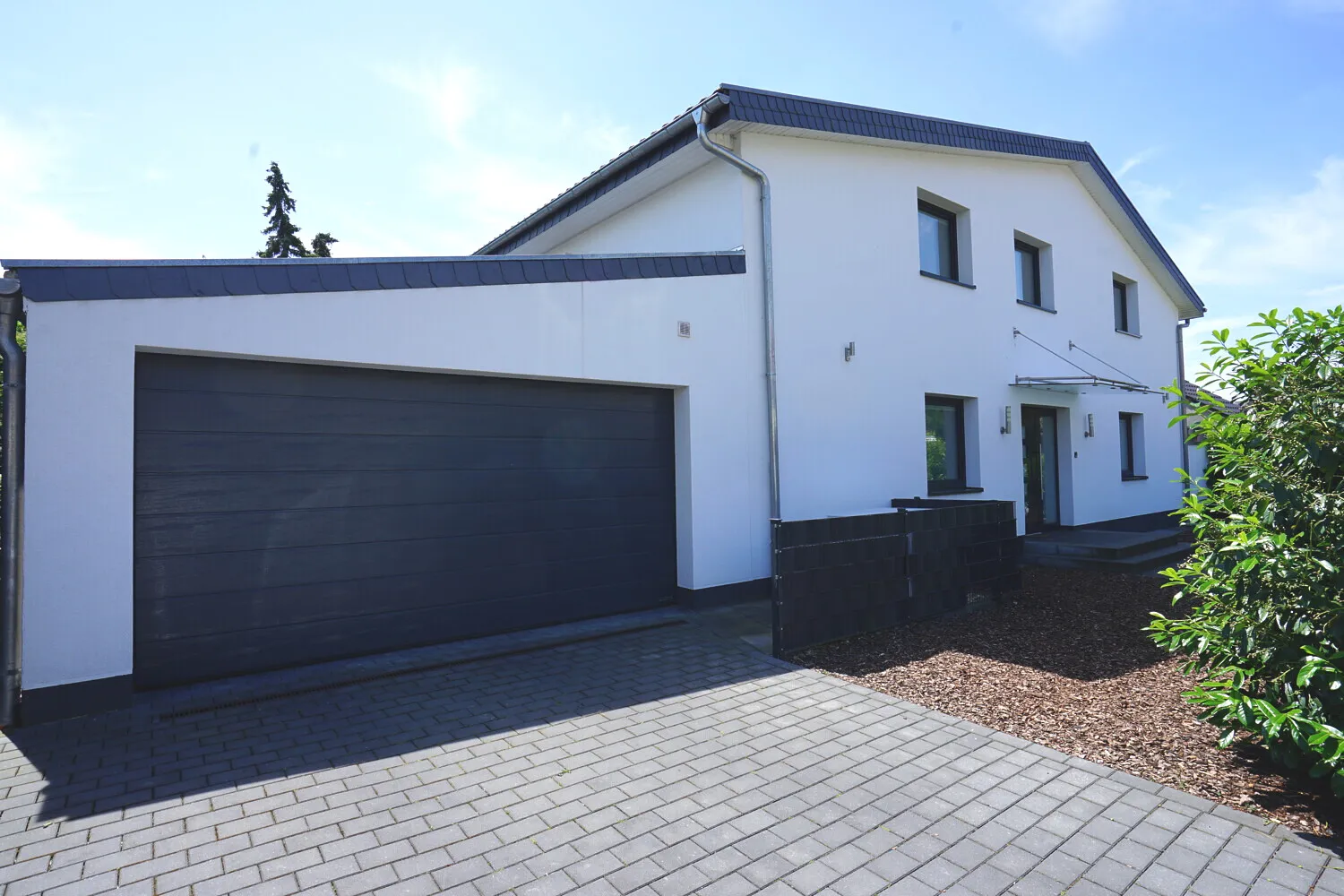 Ansicht / Garage