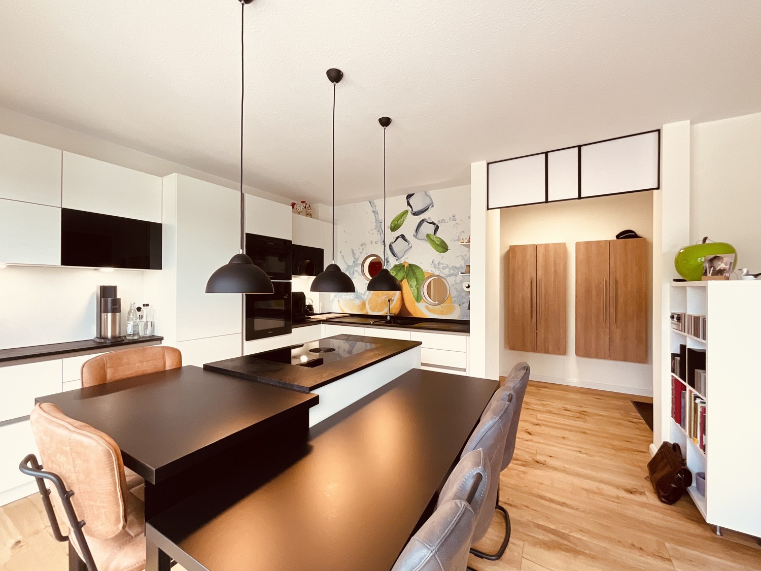 Neue Penthousewohnung mit hochwertiger Einbauküche