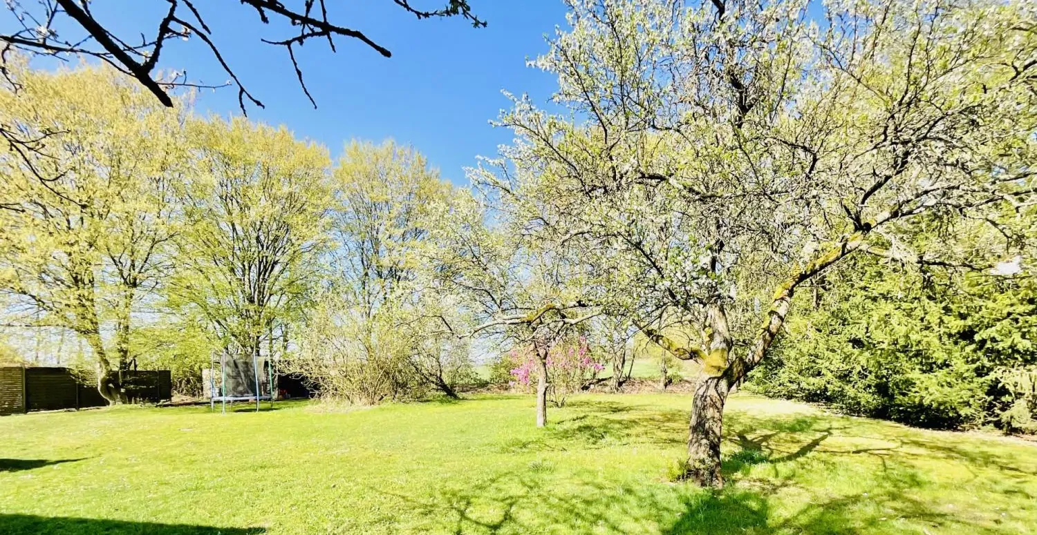 Schönes Sonnen-Grundstück mit Ausblick auf das Landschaftsschutzgebiet in Saarn