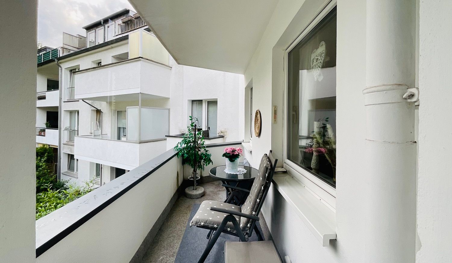 1. OG links: Balkon