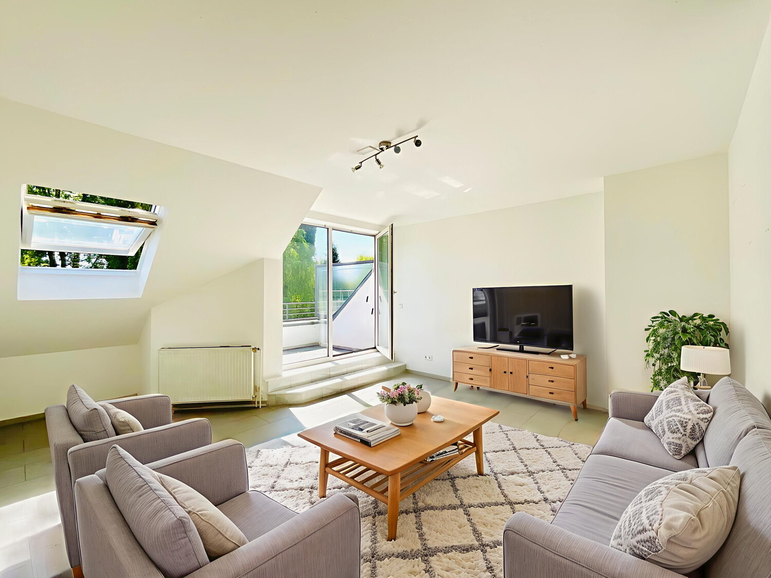 Schöne Dachgeschosswohnung mit Freisitz am Rhein-Ruhr-Zentrum