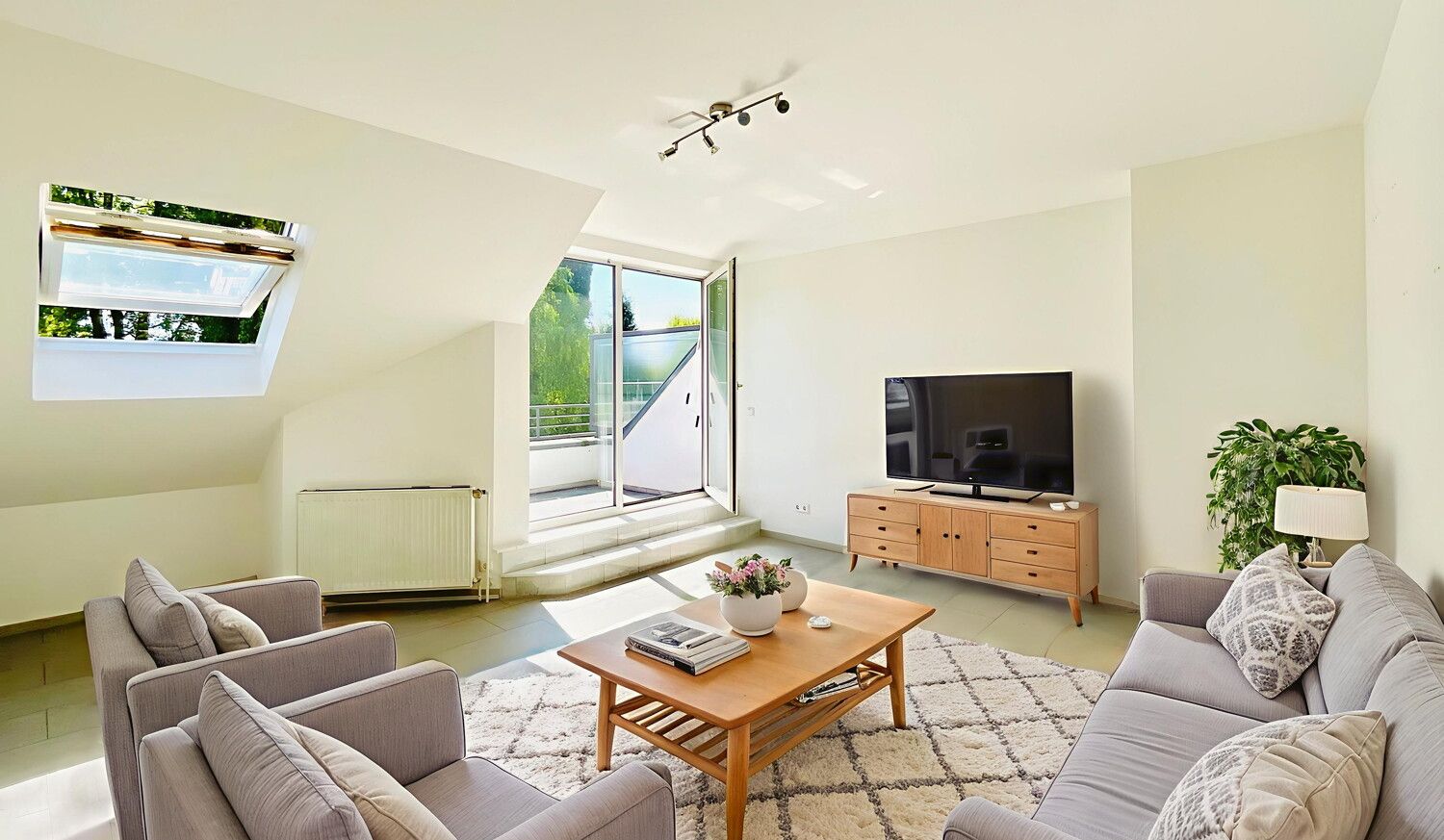 Schöne Dachgeschosswohnung mit Freisitz am Rhein-Ruhr-Zentrum