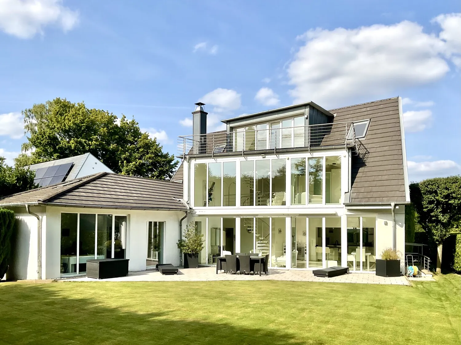 **Exclusive villa in a prime location in Mülheim**