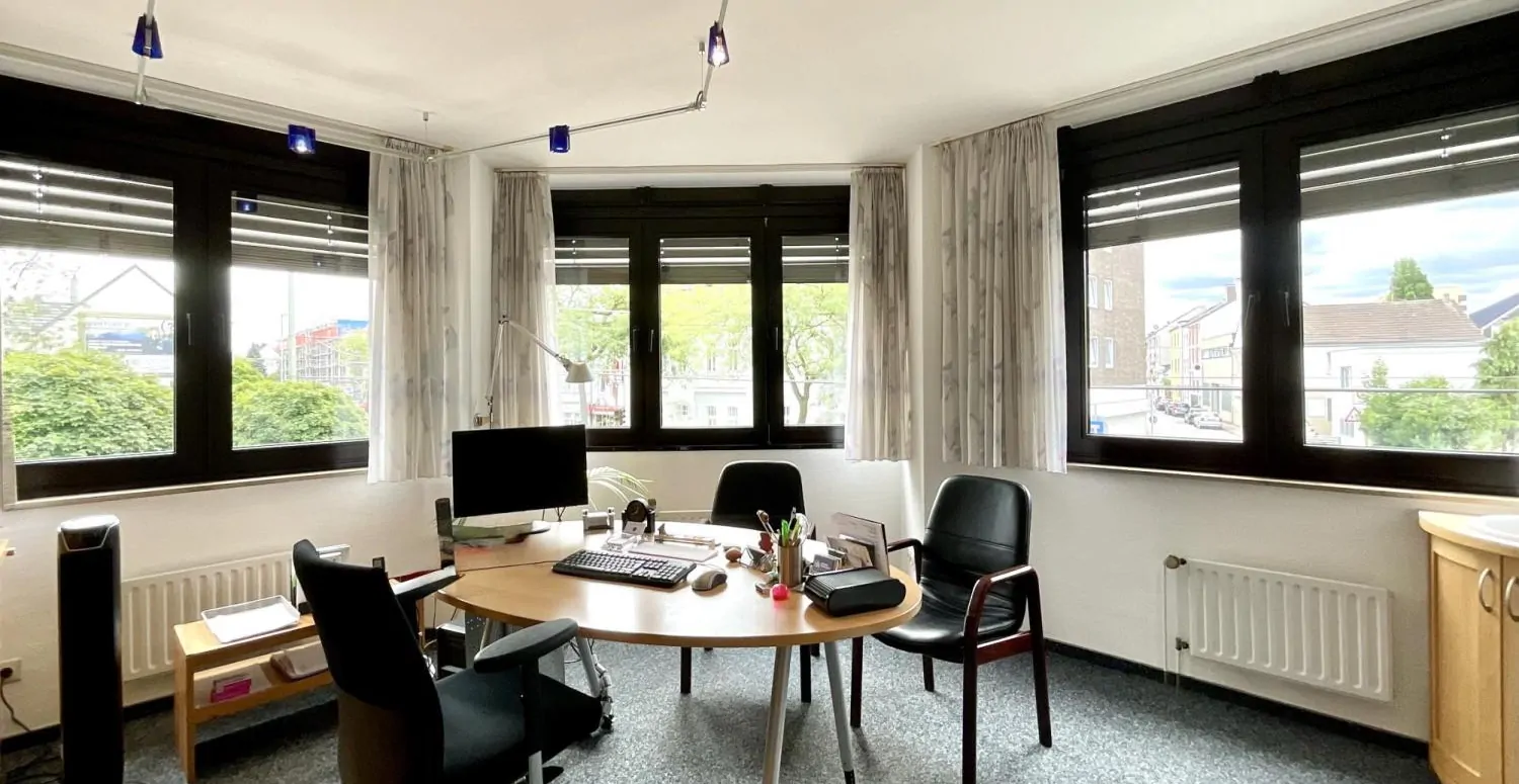 Großzügige Gewerbefläche (Arztpraxis) in zentraler Lage von Mülheim-Speldorf mit fünf PKW-Stellplätzen