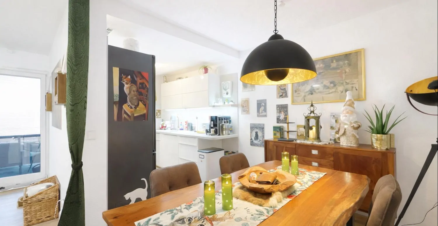 Zwei modernisierte Etagenwohnungen mit Balkon und Rendite in ruhiger Lage