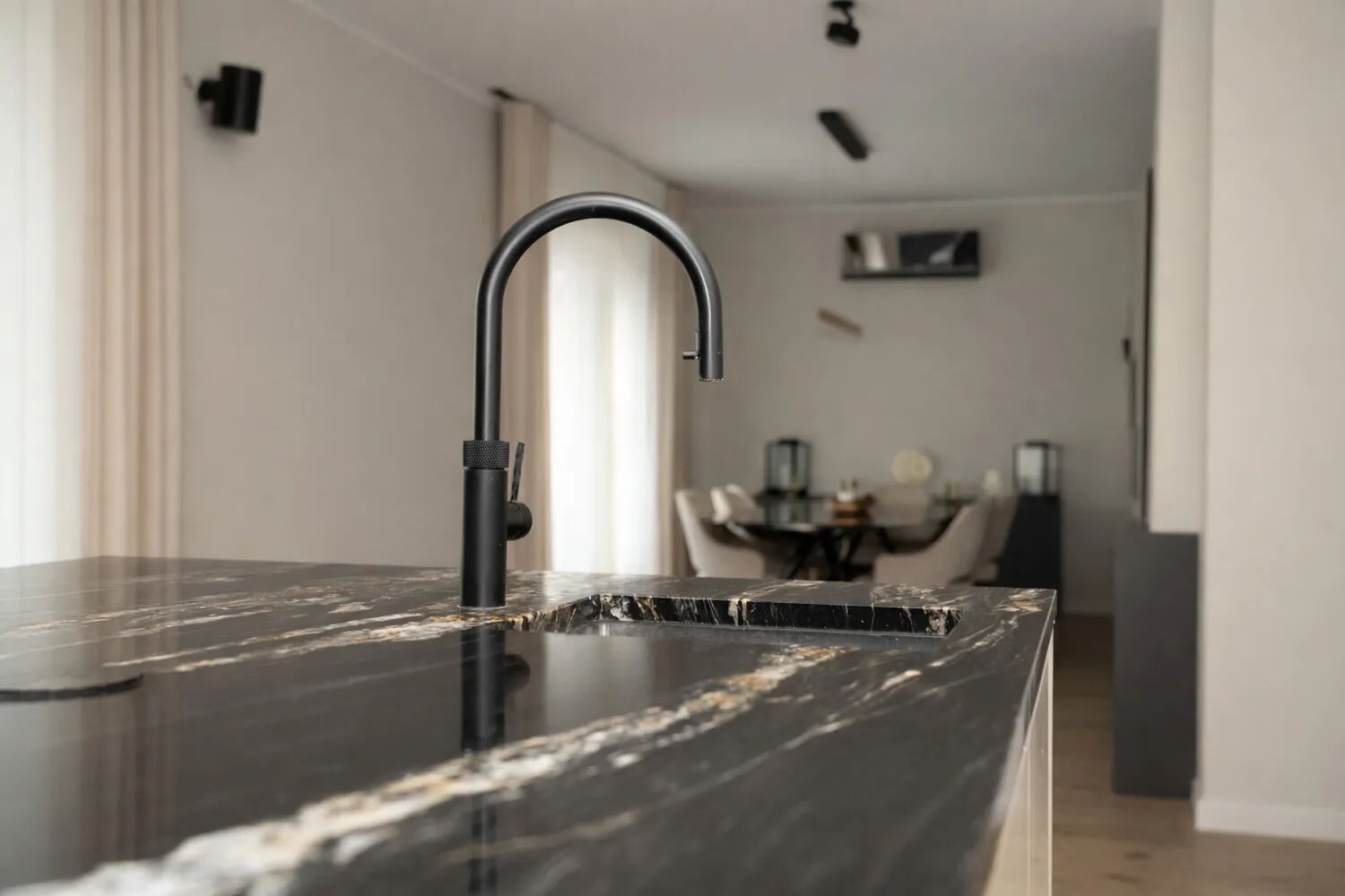 Lichtdurchflutete Villa mit Garten, Poolhaus und exklusivem Wohngefühl