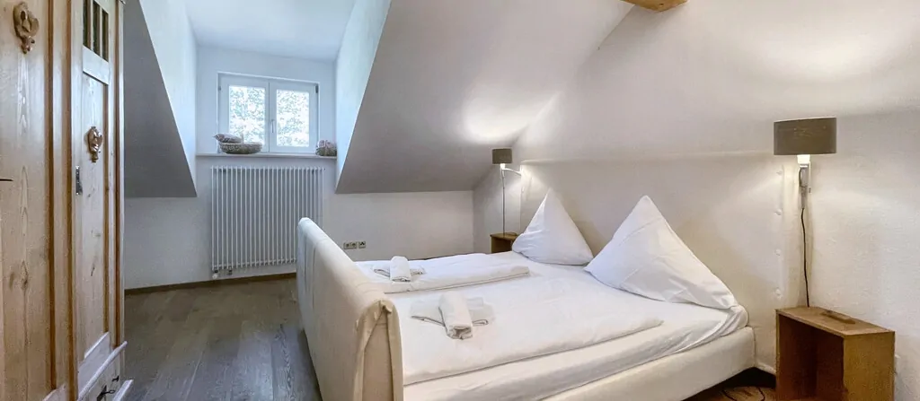 Schlafzimmer 1