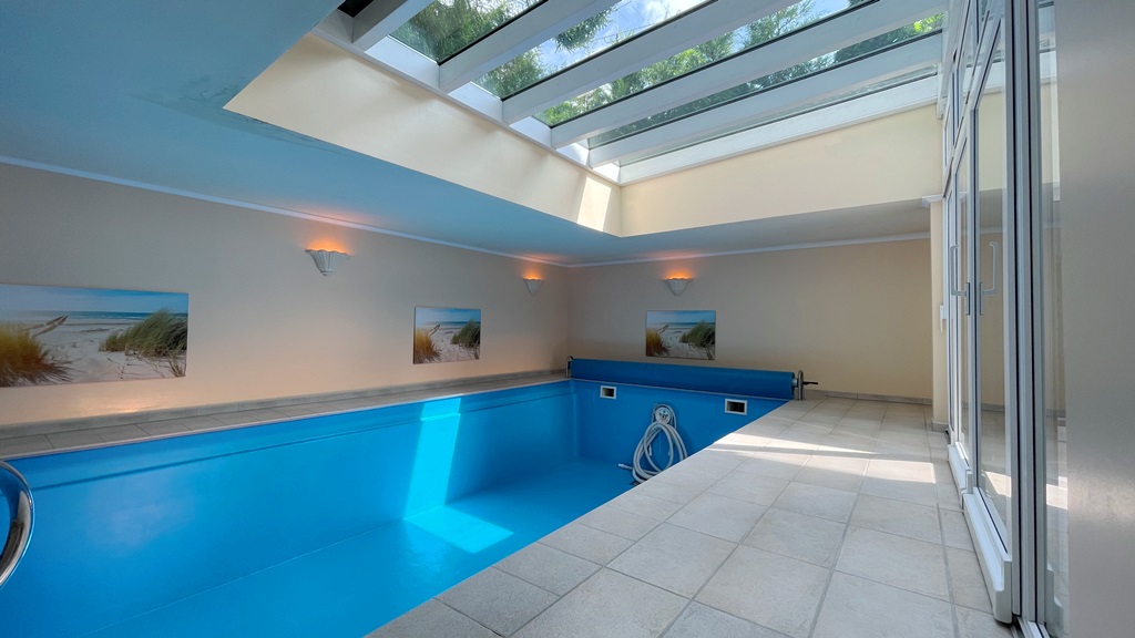 13 Indoor-Pool