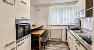 von_poll_real_estate_property_25062002_image_3