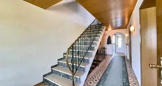 von_poll_real_estate_property_25062018_image_1